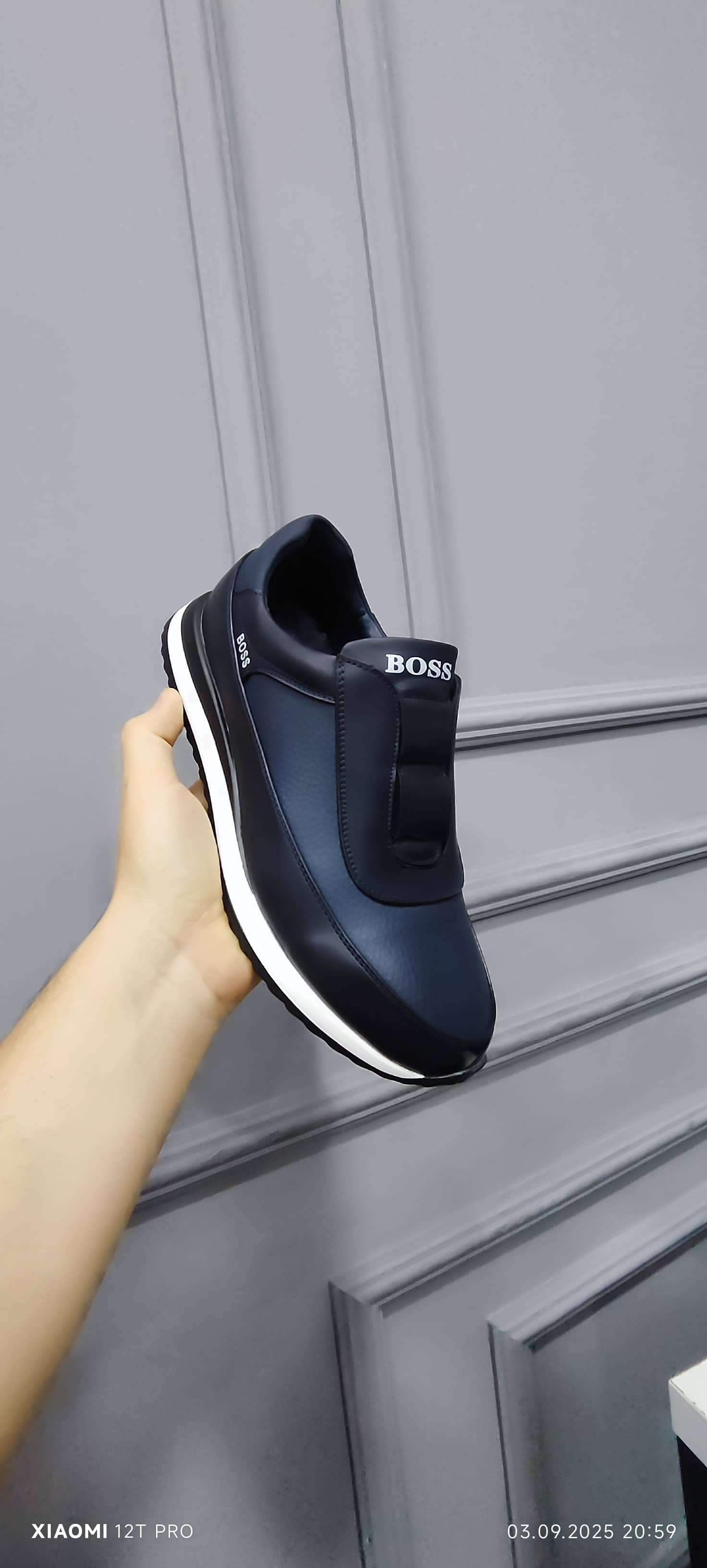 B.Cucinelli BOSS China Cross krez C588-4 / koj.zam.blue / 43 1
