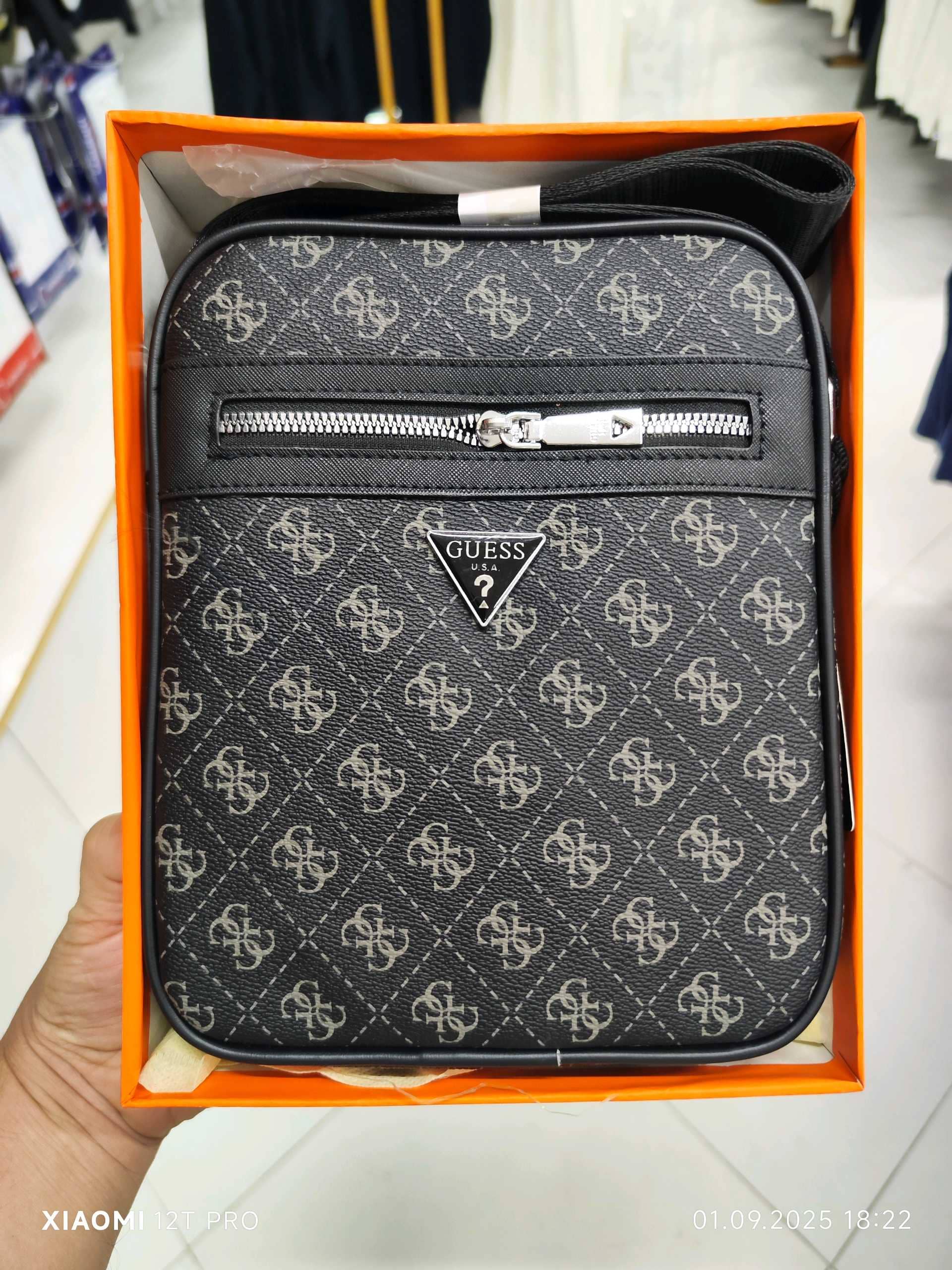 GUESS China Sumka 1611# 1