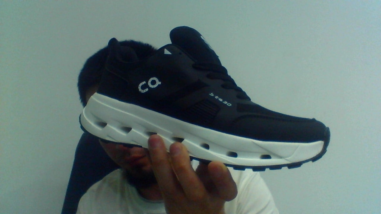 ON Cloud  china CRoss S.te30 / Black / 43