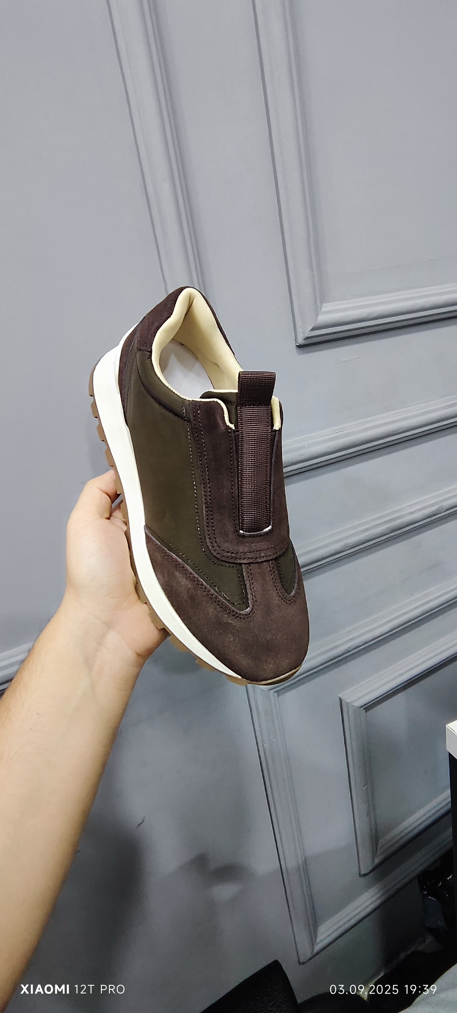 B.Cucinelli China Cross D-10 / brown / 40